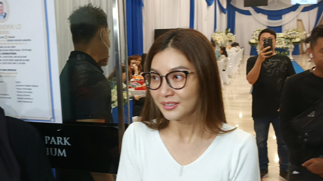 Emosi Terganggu, Sarwendah Bisa Ketawa Sambil Nangis Usai Ayah Meninggal
